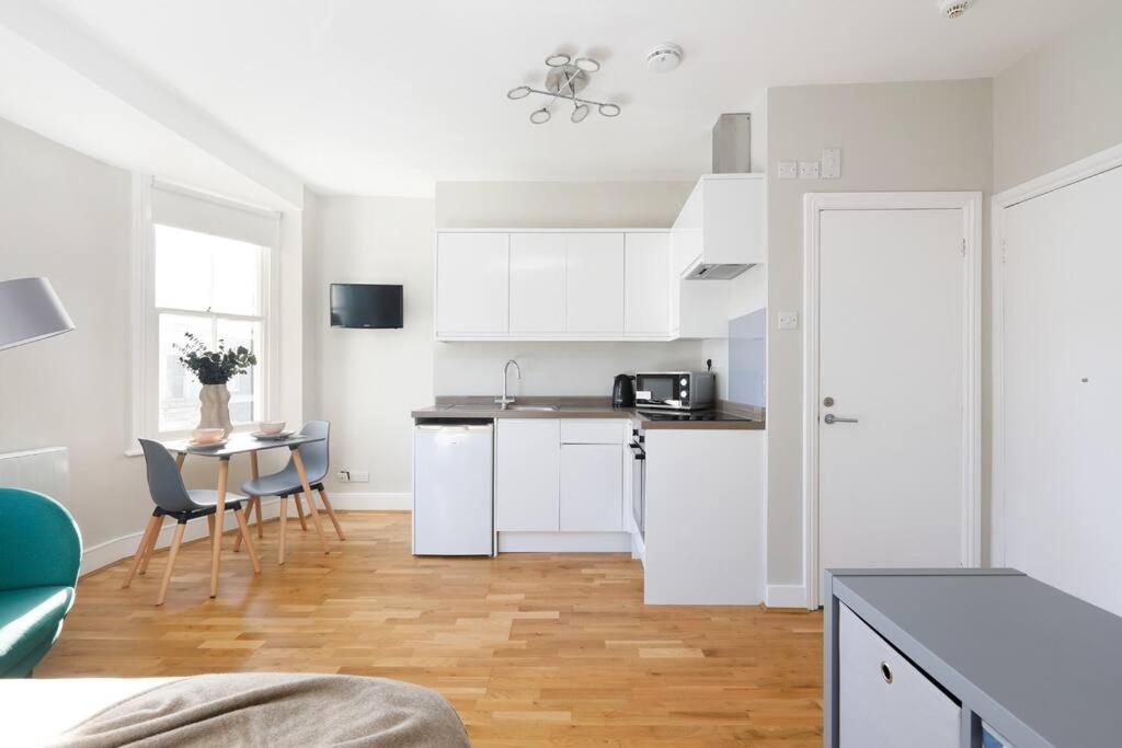 Cosy Studio Flat Moments From The Beach, Kemptown Brighton Exteriör bild